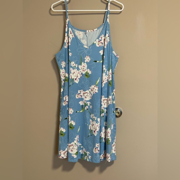121 Women's Spaghetti Strap Dress with Pockets - Picture 1 of 10